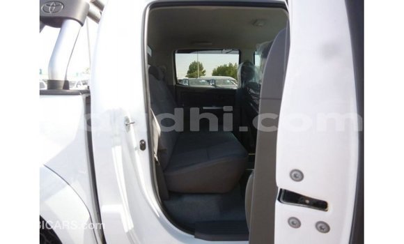 Acheter Import Voiture Toyota Hilux Blanc à Import - Dubai, Somalie Acheter Import Voiture Toyota Hilux Blanc à Import - Dubai, Somalie