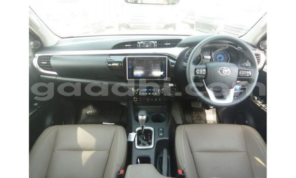 Acheter Import Voiture Toyota Hilux Noir à Import - Dubai, Somalie Acheter Import Voiture Toyota Hilux Noir à Import - Dubai, Somalie
