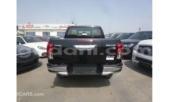 Acheter Import Voiture Toyota Hilux Noir à Import - Dubai, Somalie Acheter Import Voiture Toyota Hilux Noir à Import - Dubai, Somalie