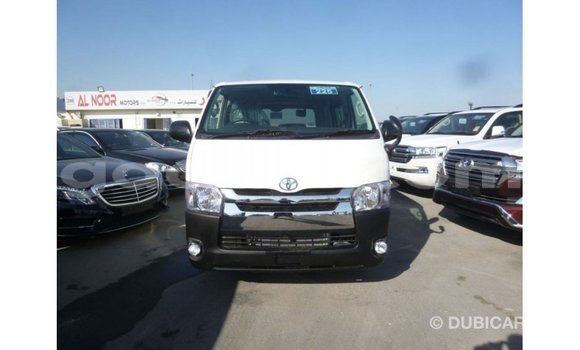 Acheter Import Voiture Toyota Hiace Blanc à Import - Dubai, Somalie Acheter Import Voiture Toyota Hiace Blanc à Import - Dubai, Somalie