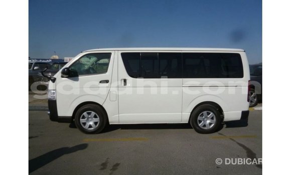Acheter Import Voiture Toyota Hiace Blanc à Import - Dubai, Somalie Acheter Import Voiture Toyota Hiace Blanc à Import - Dubai, Somalie