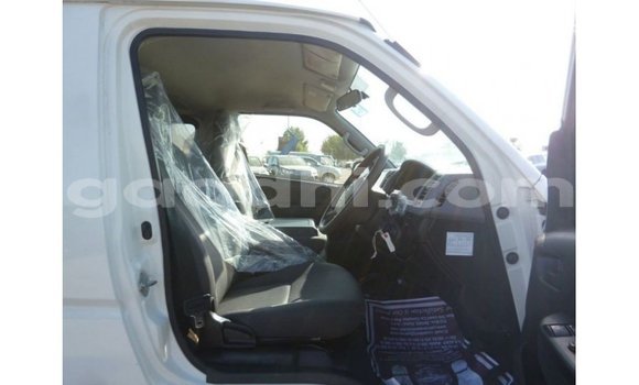 Acheter Import Voiture Toyota Hiace Blanc à Import - Dubai, Somalie Acheter Import Voiture Toyota Hiace Blanc à Import - Dubai, Somalie