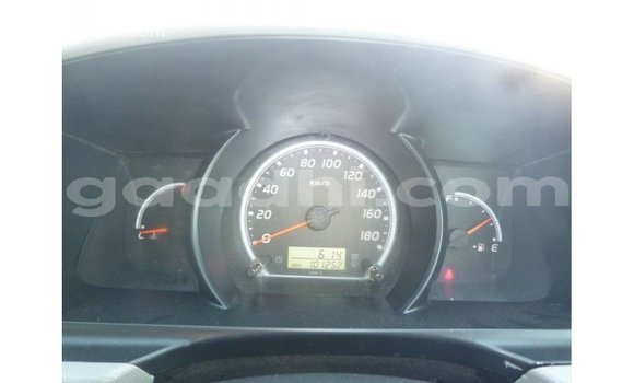 Acheter Import Voiture Toyota Hiace Blanc à Import - Dubai, Somalie Acheter Import Voiture Toyota Hiace Blanc à Import - Dubai, Somalie