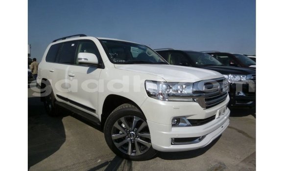 Acheter Import Voiture Toyota Land Cruiser Blanc à Import - Dubai, Somalie Acheter Import Voiture Toyota Land Cruiser Blanc à Import - Dubai, Somalie