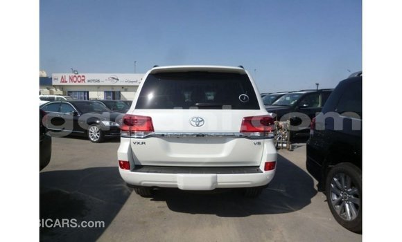 Acheter Import Voiture Toyota Land Cruiser Blanc à Import - Dubai, Somalie Acheter Import Voiture Toyota Land Cruiser Blanc à Import - Dubai, Somalie