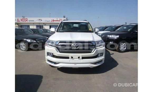 Acheter Import Voiture Toyota Land Cruiser Blanc à Import - Dubai, Somalie Acheter Import Voiture Toyota Land Cruiser Blanc à Import - Dubai, Somalie