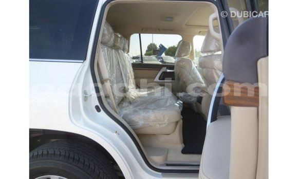Acheter Import Voiture Toyota Land Cruiser Blanc à Import - Dubai, Somalie Acheter Import Voiture Toyota Land Cruiser Blanc à Import - Dubai, Somalie