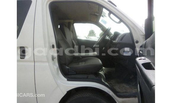 Acheter Import Voiture Toyota Hiace Blanc à Import - Dubai, Somalie Acheter Import Voiture Toyota Hiace Blanc à Import - Dubai, Somalie