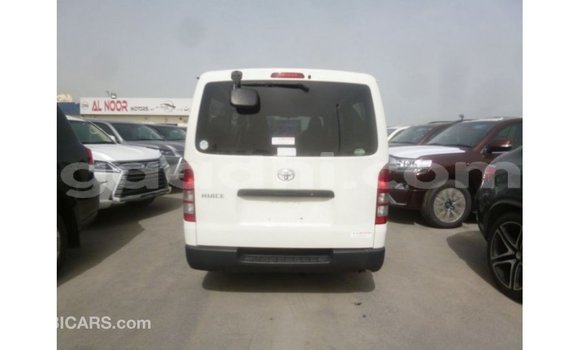 Acheter Import Voiture Toyota Hiace Blanc à Import - Dubai, Somalie Acheter Import Voiture Toyota Hiace Blanc à Import - Dubai, Somalie