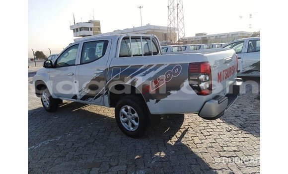 اشتري Imported Mitsubishi L200 أبيض سيارة في Import - Dubai في الصومال اشتري Imported Mitsubishi L200 أبيض سيارة في Import - Dubai في الصومال
