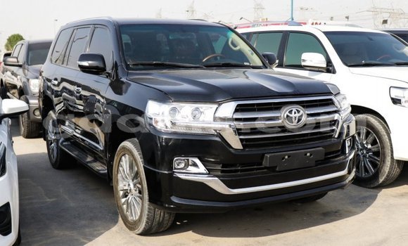 Imported Toyota Land Cruiser Black Makiinaa iti Import - Dubai keessatti Somalia keessatti Imported Toyota Land Cruiser Black Makiinaa iti Import - Dubai keessatti Somalia keessatti