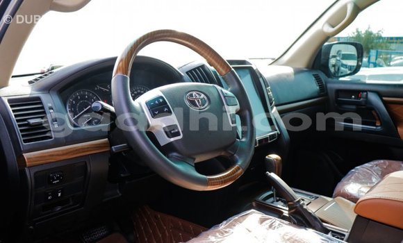 Imported Toyota Land Cruiser Black Makiinaa iti Import - Dubai keessatti Somalia keessatti Imported Toyota Land Cruiser Black Makiinaa iti Import - Dubai keessatti Somalia keessatti