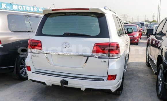 ይግዙ Imported Toyota Land Cruiser ነጭ መኪና በ Import - Dubai በ ሶማሊያ ይግዙ Imported Toyota Land Cruiser ነጭ መኪና በ Import - Dubai በ ሶማሊያ
