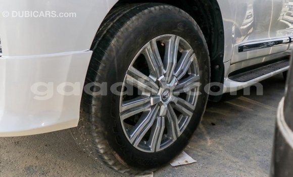 ይግዙ Imported Toyota Land Cruiser ነጭ መኪና በ Import - Dubai በ ሶማሊያ ይግዙ Imported Toyota Land Cruiser ነጭ መኪና በ Import - Dubai በ ሶማሊያ