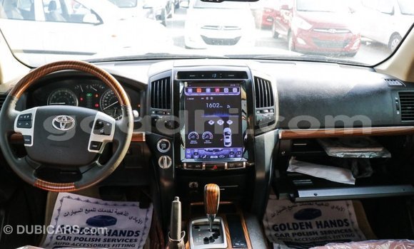 Acheter Import Voiture Toyota Land Cruiser Noir à Import - Dubai, Somalie Acheter Import Voiture Toyota Land Cruiser Noir à Import - Dubai, Somalie