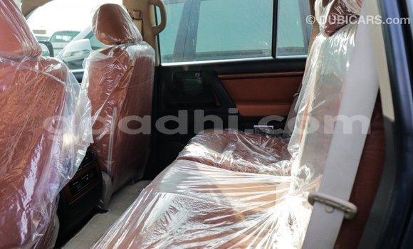 Acheter Import Voiture Toyota Land Cruiser Noir à Import - Dubai, Somalie Acheter Import Voiture Toyota Land Cruiser Noir à Import - Dubai, Somalie