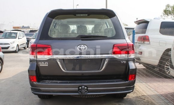 Imported Toyota Land Cruiser Other Makiinaa iti Import - Dubai keessatti Somalia keessatti Imported Toyota Land Cruiser Other Makiinaa iti Import - Dubai keessatti Somalia keessatti