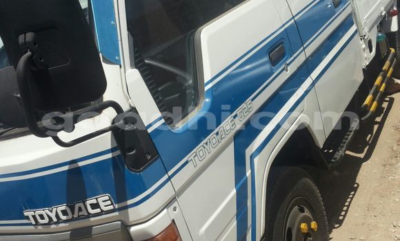 ይግዙ ያገለገለ Toyota 4Runner ነጭ መኪና በ ሞቃዲሾ በ ሶማሊያ ይግዙ ያገለገለ Toyota 4Runner ነጭ መኪና በ ሞቃዲሾ በ ሶማሊያ