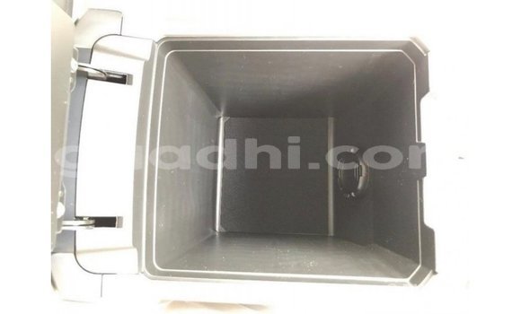 Acheter Import Voiture Toyota Prado Noir à Import - Dubai, Somalie Acheter Import Voiture Toyota Prado Noir à Import - Dubai, Somalie