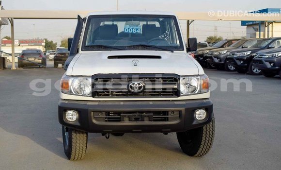 اشتري Imported Toyota Land Cruiser أبيض سيارة في Import - Dubai في الصومال اشتري Imported Toyota Land Cruiser أبيض سيارة في Import - Dubai في الصومال