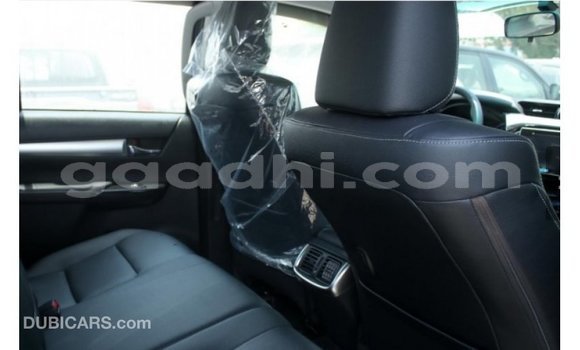 اشتري Imported Toyota Hilux آخر سيارة في Import - Dubai في الصومال اشتري Imported Toyota Hilux آخر سيارة في Import - Dubai في الصومال
