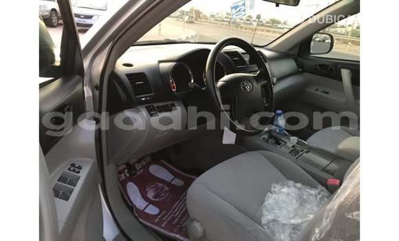اشتري Imported Toyota Highlander آخر سيارة في Import - Dubai في الصومال اشتري Imported Toyota Highlander آخر سيارة في Import - Dubai في الصومال