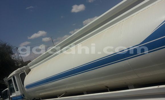 Nunua Ilio tumika Nissan 350Z Nyeupe Gari ndani ya Mogadishu nchini Somalia Nunua Ilio tumika Nissan 350Z Nyeupe Gari ndani ya Mogadishu nchini Somalia