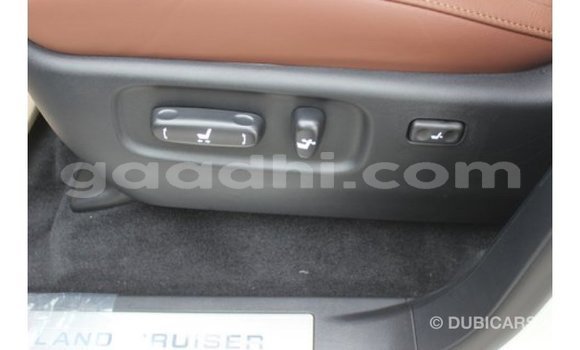 Imported Toyota Land Cruiser White Makiinaa iti Import - Dubai keessatti Somalia keessatti Imported Toyota Land Cruiser White Makiinaa iti Import - Dubai keessatti Somalia keessatti