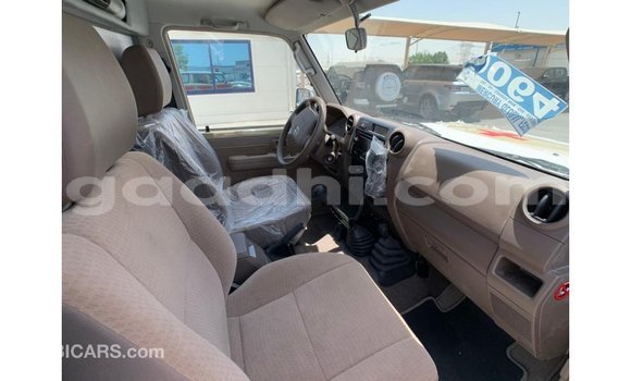 Buy Import Toyota Land Cruiser Beige Car in Import - Dubai in Somalia Buy Import Toyota Land Cruiser Beige Car in Import - Dubai in Somalia