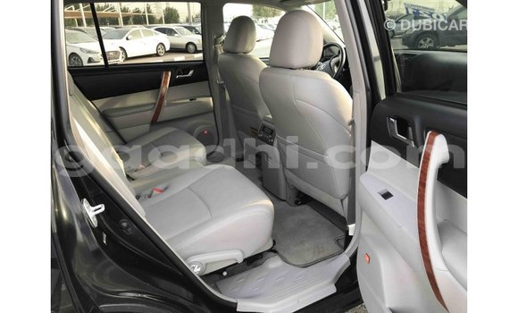 اشتري Imported Toyota Highlander أسود سيارة في Import - Dubai في الصومال اشتري Imported Toyota Highlander أسود سيارة في Import - Dubai في الصومال