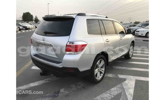 ይግዙ Imported Toyota Highlander ሌላ መኪና በ Import - Dubai በ ሶማሊያ ይግዙ Imported Toyota Highlander ሌላ መኪና በ Import - Dubai በ ሶማሊያ