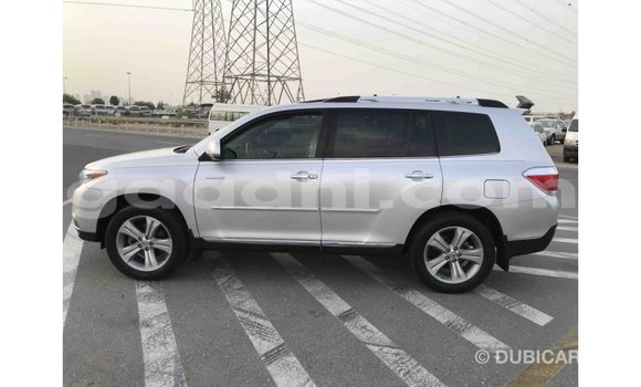 ይግዙ Imported Toyota Highlander ሌላ መኪና በ Import - Dubai በ ሶማሊያ ይግዙ Imported Toyota Highlander ሌላ መኪና በ Import - Dubai በ ሶማሊያ