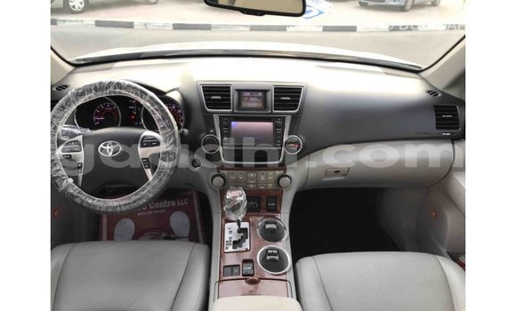 ይግዙ Imported Toyota Highlander ሌላ መኪና በ Import - Dubai በ ሶማሊያ ይግዙ Imported Toyota Highlander ሌላ መኪና በ Import - Dubai በ ሶማሊያ