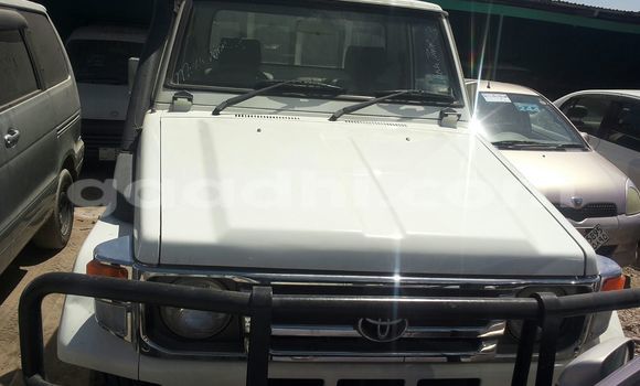 Nunua Ilio tumika Toyota Land Cruiser Nyeupe Gari ndani ya Mogadishu nchini Somalia Nunua Ilio tumika Toyota Land Cruiser Nyeupe Gari ndani ya Mogadishu nchini Somalia