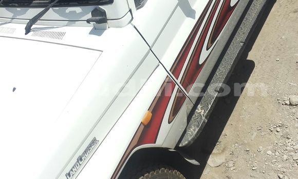 Nunua Ilio tumika Toyota Land Cruiser Nyeupe Gari ndani ya Mogadishu nchini Somalia Nunua Ilio tumika Toyota Land Cruiser Nyeupe Gari ndani ya Mogadishu nchini Somalia