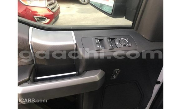 اشتري Imported Ford V8 أبيض سيارة في Import - Dubai في الصومال اشتري Imported Ford V8 أبيض سيارة في Import - Dubai في الصومال