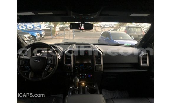 اشتري Imported Ford V8 أبيض سيارة في Import - Dubai في الصومال اشتري Imported Ford V8 أبيض سيارة في Import - Dubai في الصومال