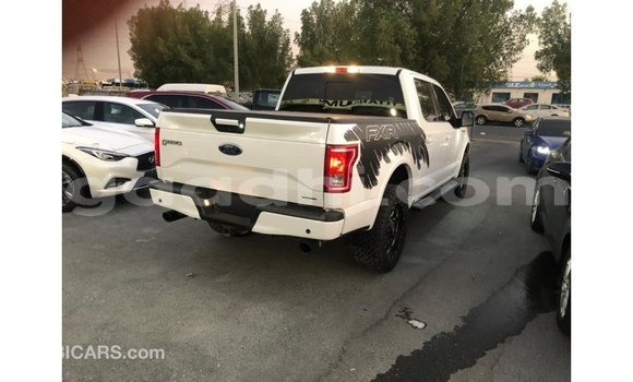 اشتري Imported Ford V8 أبيض سيارة في Import - Dubai في الصومال اشتري Imported Ford V8 أبيض سيارة في Import - Dubai في الصومال