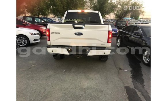 اشتري Imported Ford V8 أبيض سيارة في Import - Dubai في الصومال اشتري Imported Ford V8 أبيض سيارة في Import - Dubai في الصومال