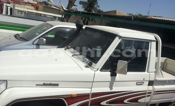 Nunua Ilio tumika Toyota Land Cruiser Nyeupe Gari ndani ya Mogadishu nchini Somalia Nunua Ilio tumika Toyota Land Cruiser Nyeupe Gari ndani ya Mogadishu nchini Somalia