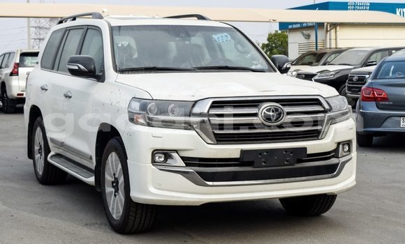 اشتري Imported Toyota Land Cruiser أبيض سيارة في Import - Dubai في الصومال اشتري Imported Toyota Land Cruiser أبيض سيارة في Import - Dubai في الصومال
