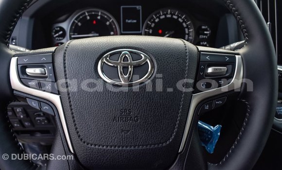 اشتري Imported Toyota Land Cruiser أبيض سيارة في Import - Dubai في الصومال اشتري Imported Toyota Land Cruiser أبيض سيارة في Import - Dubai في الصومال