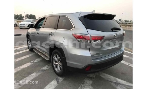 اشتري Imported Toyota Highlander آخر سيارة في Import - Dubai في الصومال اشتري Imported Toyota Highlander آخر سيارة في Import - Dubai في الصومال