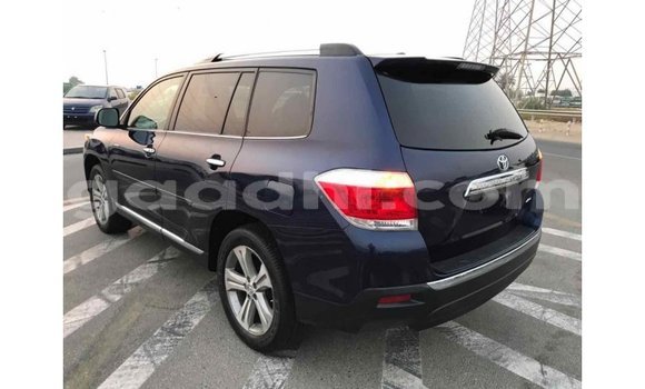 اشتري Imported Toyota Highlander أزرق سيارة في Import - Dubai في الصومال اشتري Imported Toyota Highlander أزرق سيارة في Import - Dubai في الصومال