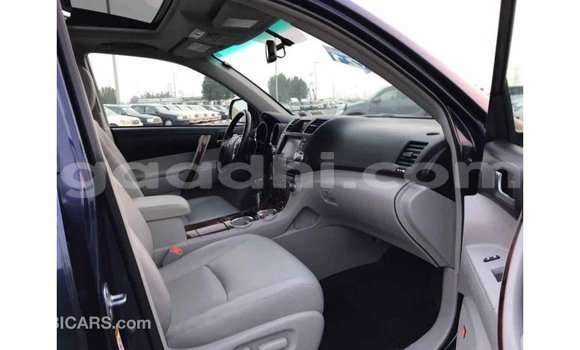 اشتري Imported Toyota Highlander أزرق سيارة في Import - Dubai في الصومال اشتري Imported Toyota Highlander أزرق سيارة في Import - Dubai في الصومال