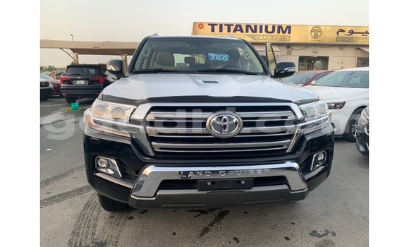 Imported Toyota Land Cruiser Black Makiinaa iti Import - Dubai keessatti Somalia keessatti Imported Toyota Land Cruiser Black Makiinaa iti Import - Dubai keessatti Somalia keessatti