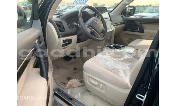 Imported Toyota Land Cruiser Black Makiinaa iti Import - Dubai keessatti Somalia keessatti Imported Toyota Land Cruiser Black Makiinaa iti Import - Dubai keessatti Somalia keessatti
