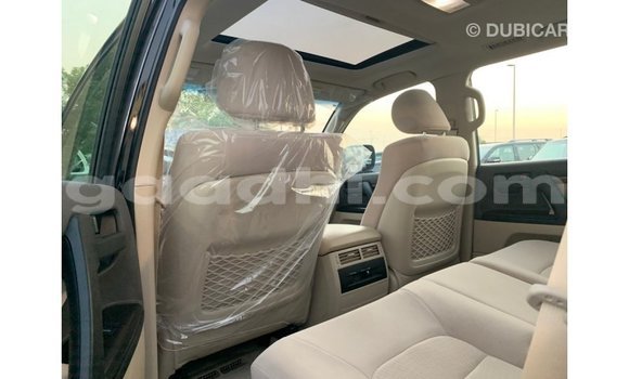 Imported Toyota Land Cruiser Black Makiinaa iti Import - Dubai keessatti Somalia keessatti Imported Toyota Land Cruiser Black Makiinaa iti Import - Dubai keessatti Somalia keessatti