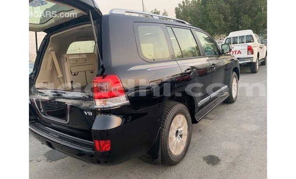 Imported Toyota Land Cruiser Black Makiinaa iti Import - Dubai keessatti Somalia keessatti Imported Toyota Land Cruiser Black Makiinaa iti Import - Dubai keessatti Somalia keessatti