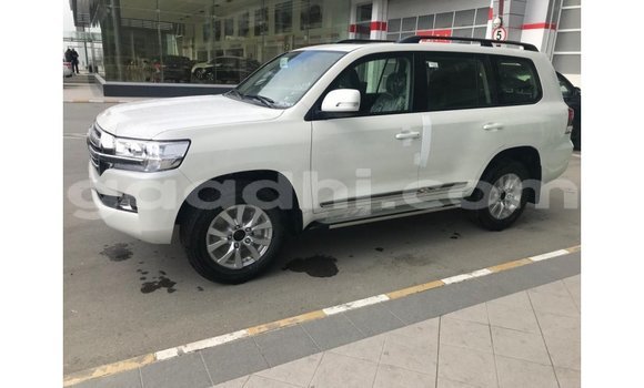 اشتري Imported Toyota Land Cruiser أبيض سيارة في Import - Dubai في الصومال اشتري Imported Toyota Land Cruiser أبيض سيارة في Import - Dubai في الصومال